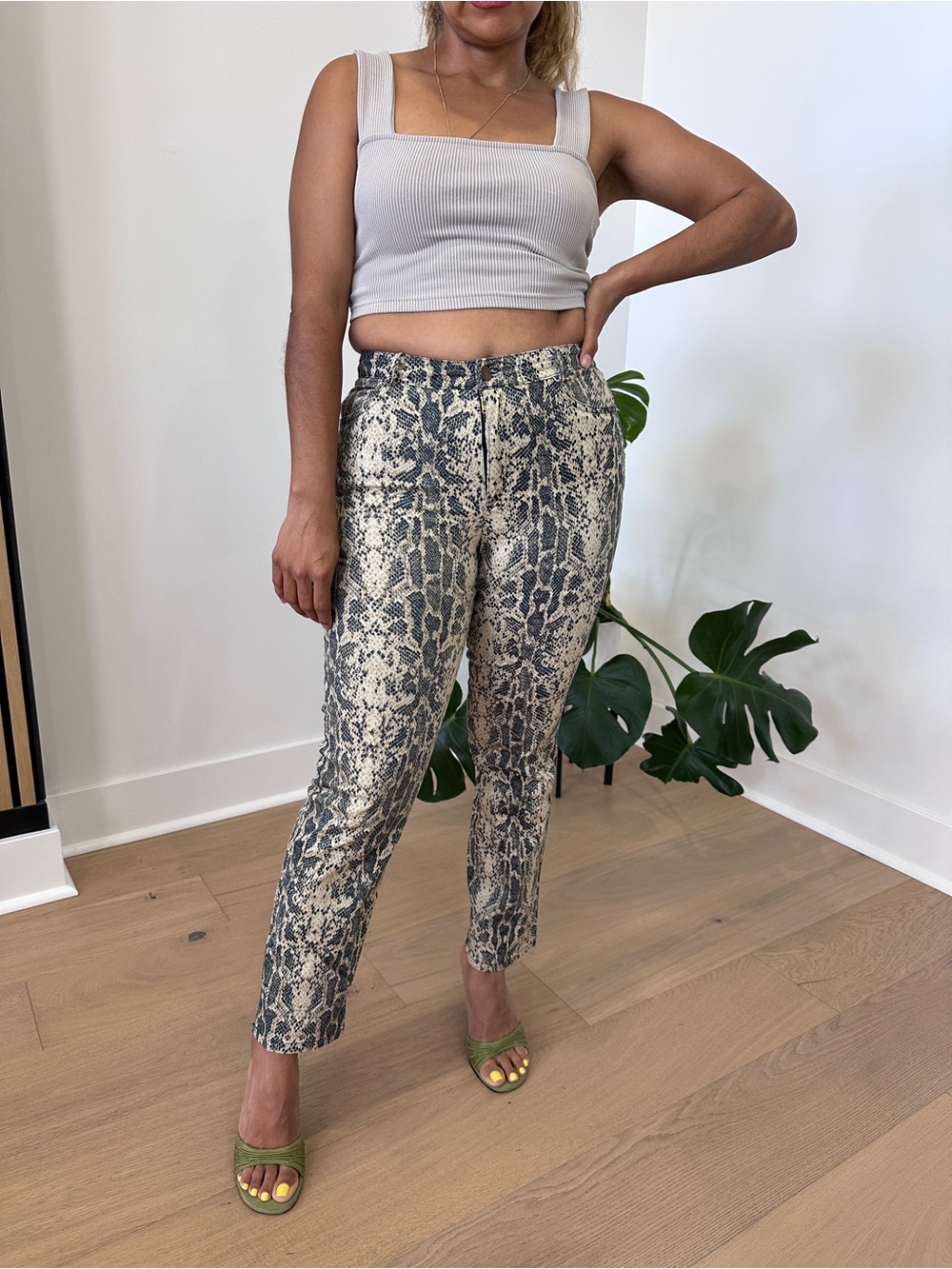 Harlow Petite Snake-Print Cropped Pants in Cream and Black